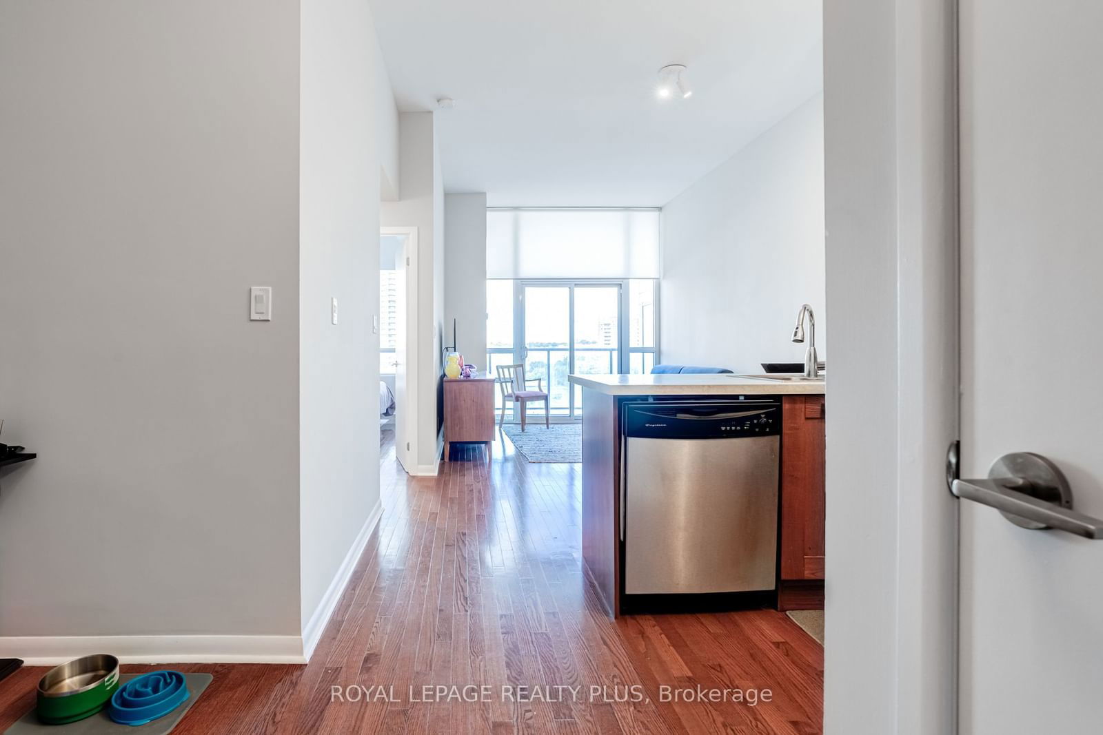 3391 Bloor St W, unit 702 for sale