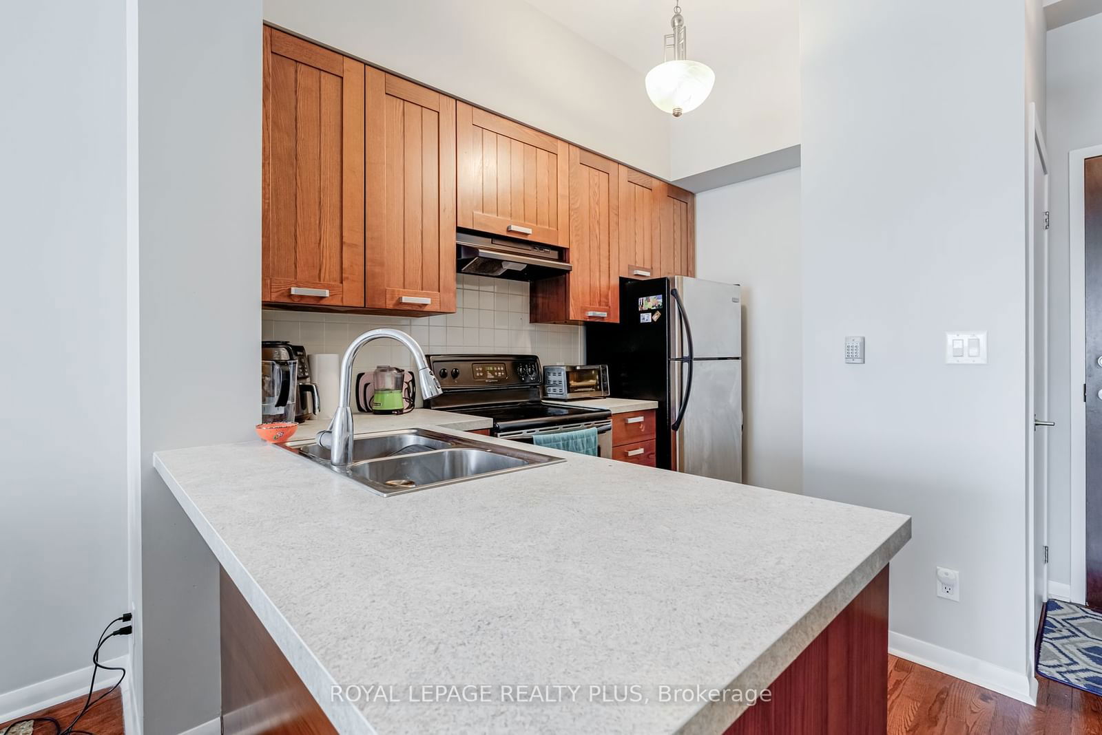 3391 Bloor St W, unit 702 for sale