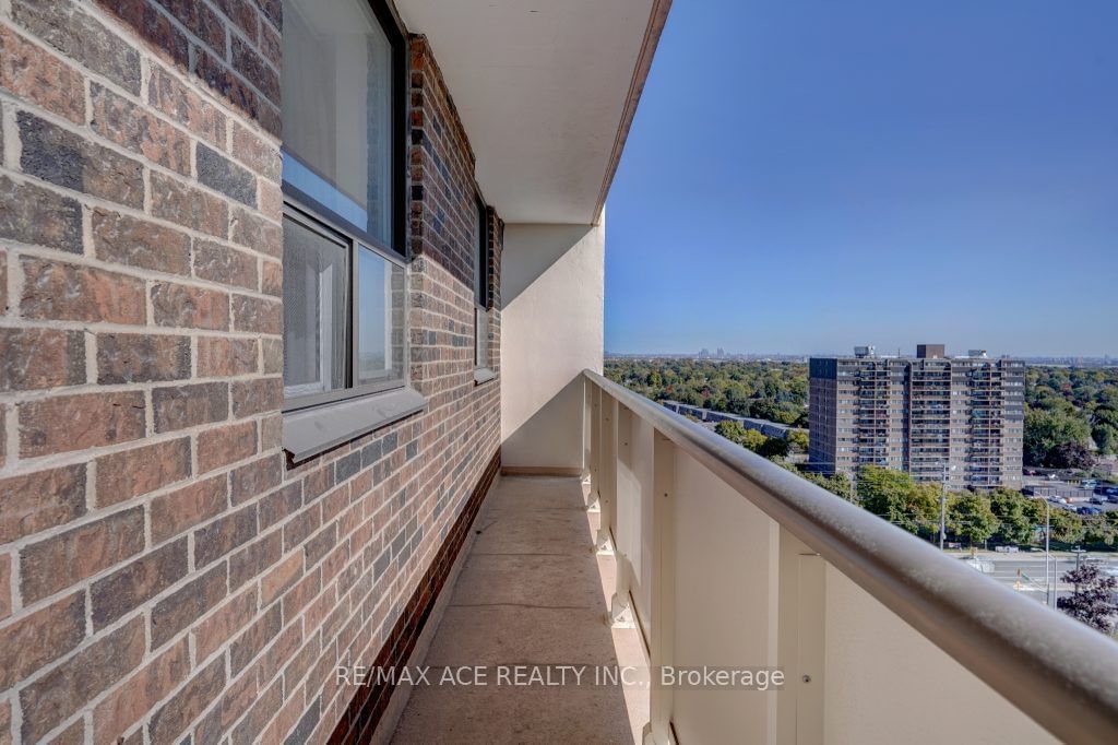 3 Lisa St, unit 1401 for sale