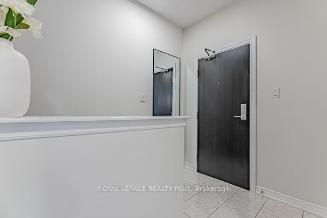 2338 Taunton Rd, unit 204 for sale