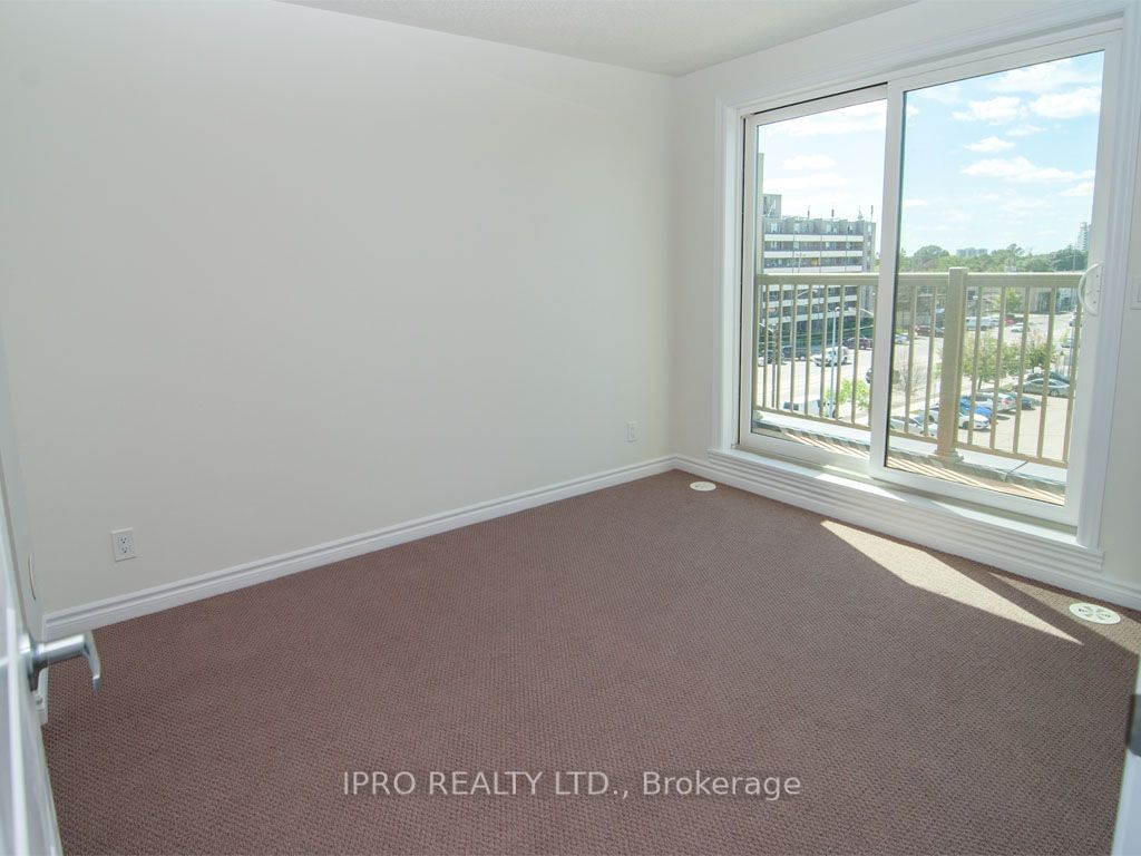 95 Eastwood Park Gdns, unit 15 for rent