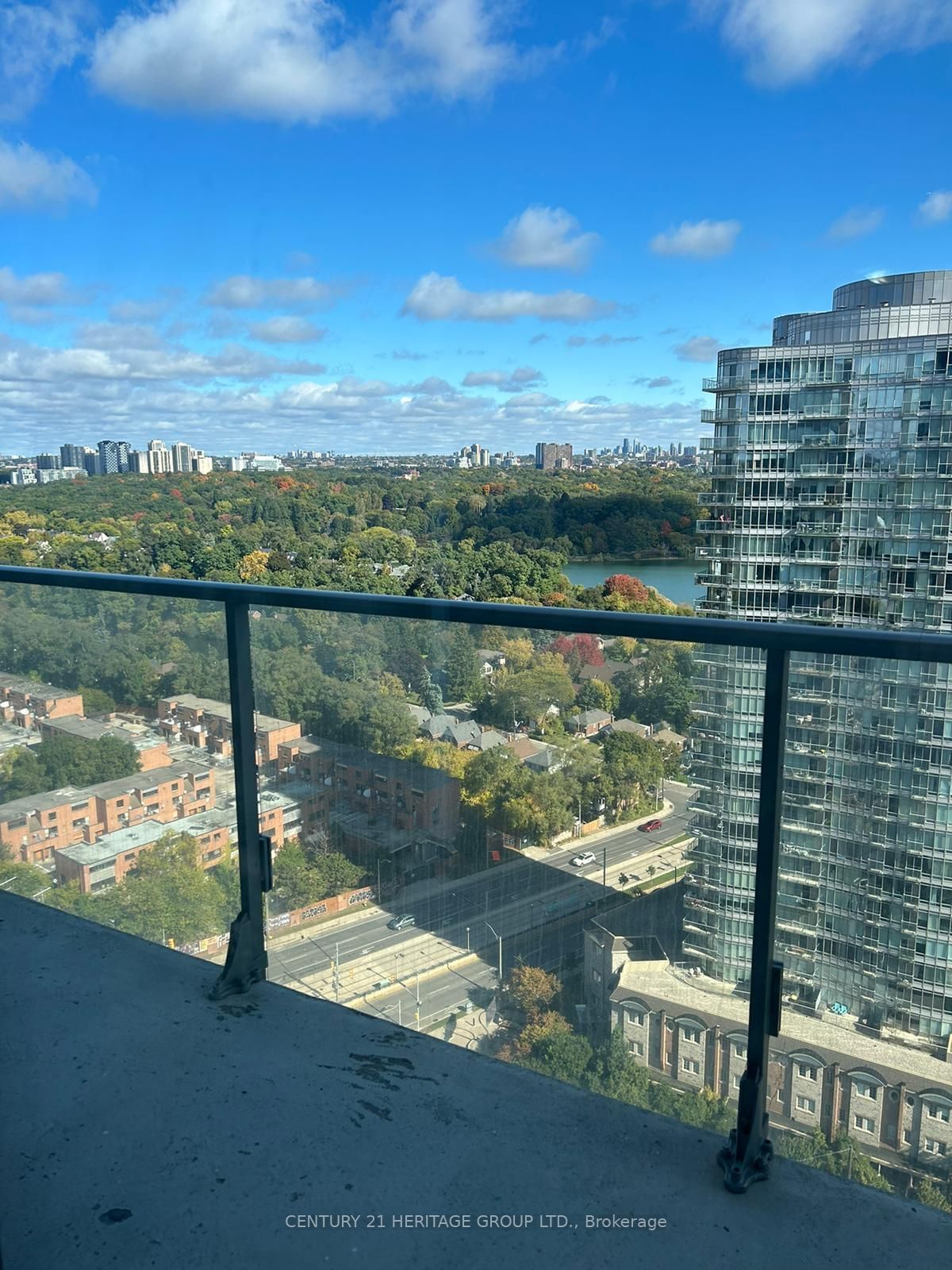 103 The queensway Ave, unit 2401 for rent