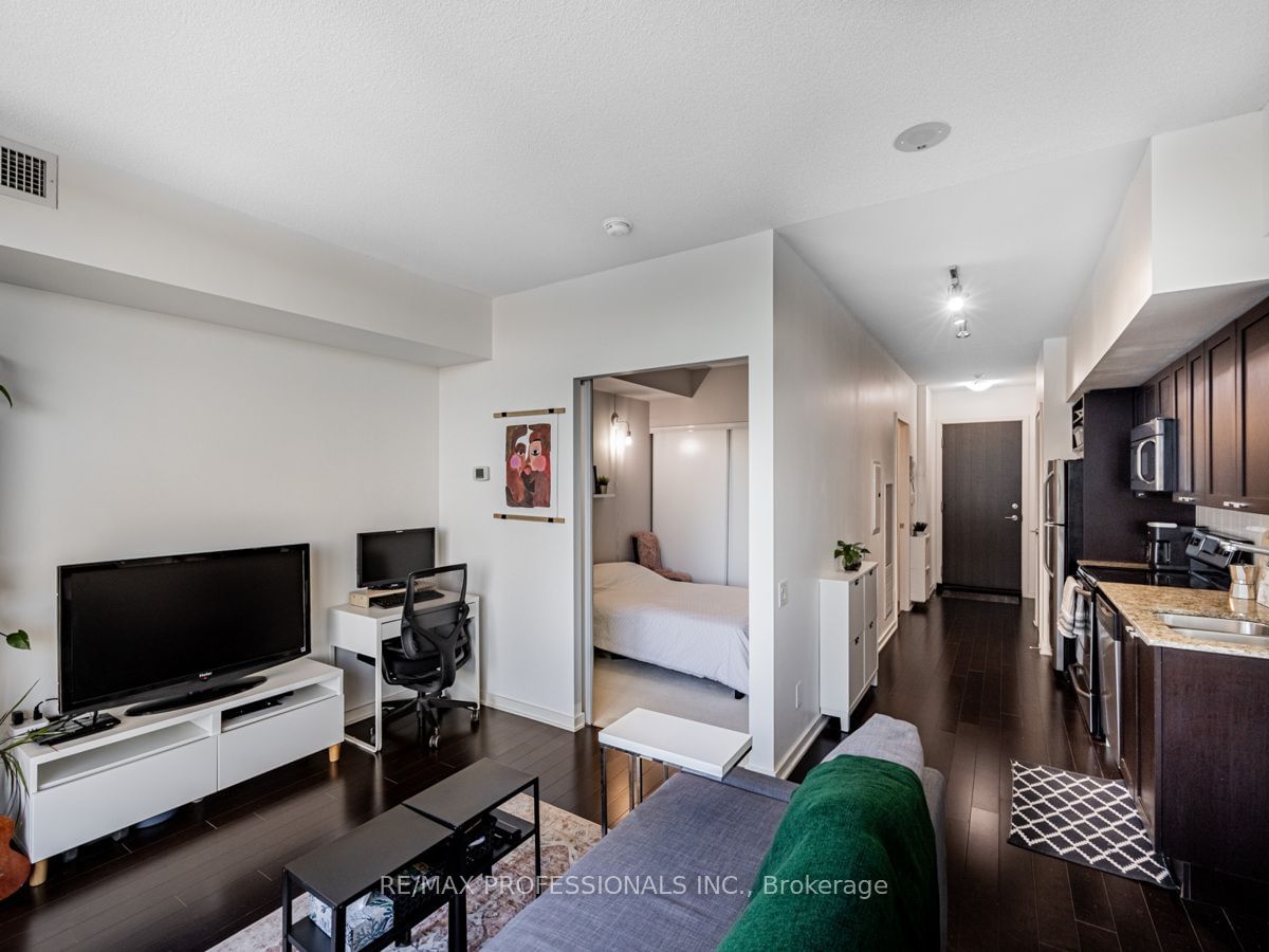 105 The Queensway Ave, unit 2113 for sale