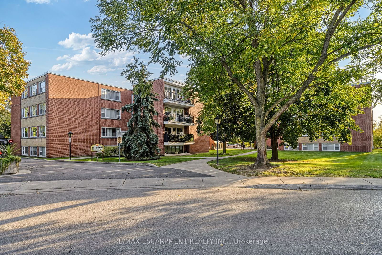 2052 Courtland Dr, unit 304 for sale