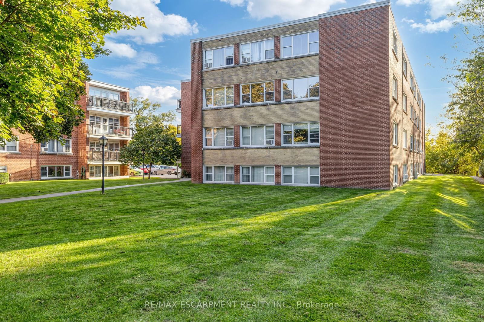 2052 Courtland Dr, unit 304 for sale