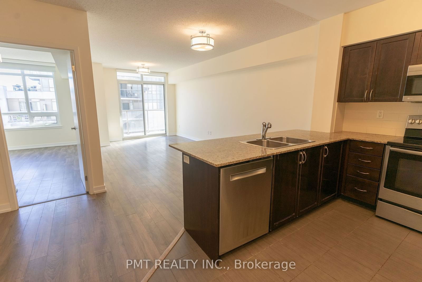 816 Lansdowne Ave, unit 815 for rent