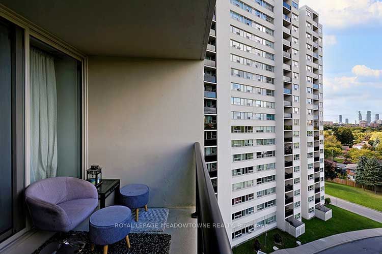 530 Lolita Gdns, unit 903 for sale