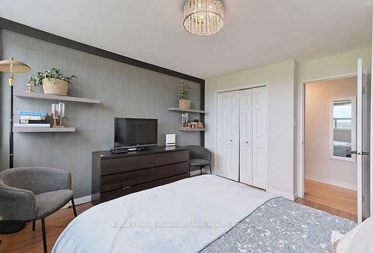 530 Lolita Gdns, unit 903 for sale