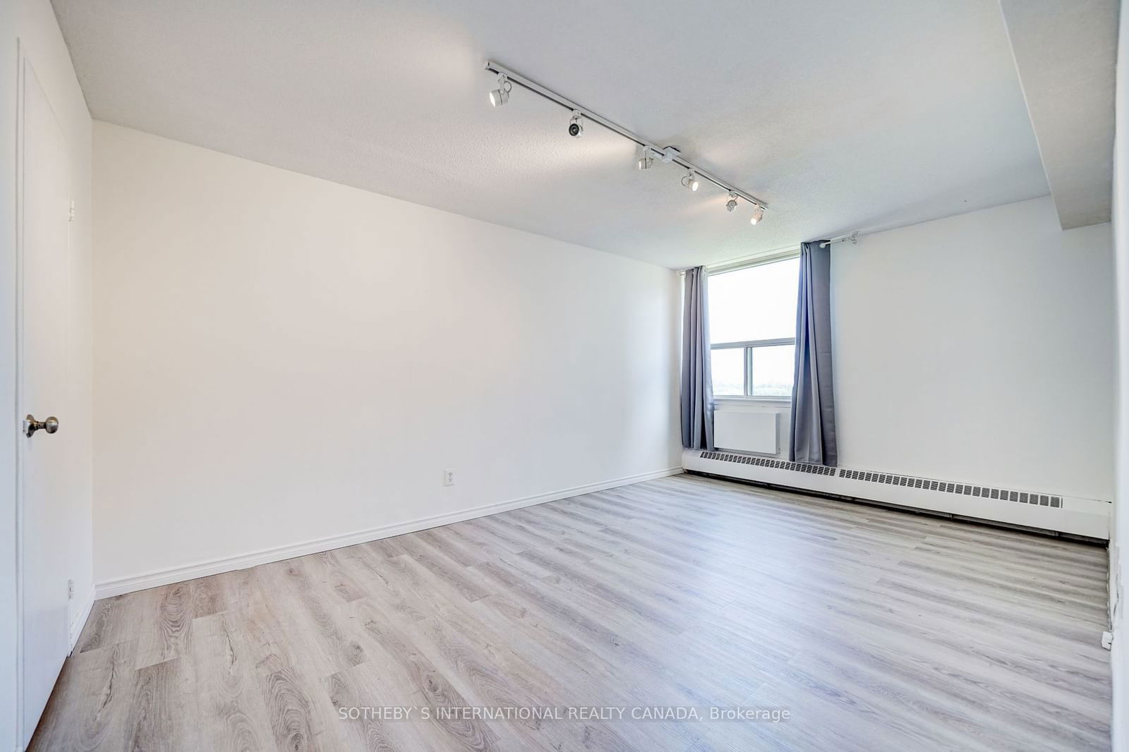 155 Marlee Ave, unit 1105 for rent