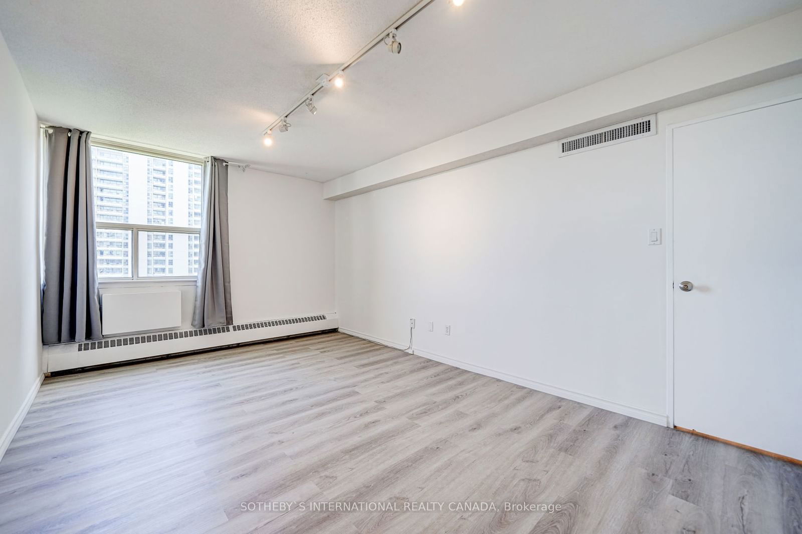 155 Marlee Ave, unit 1105 for rent