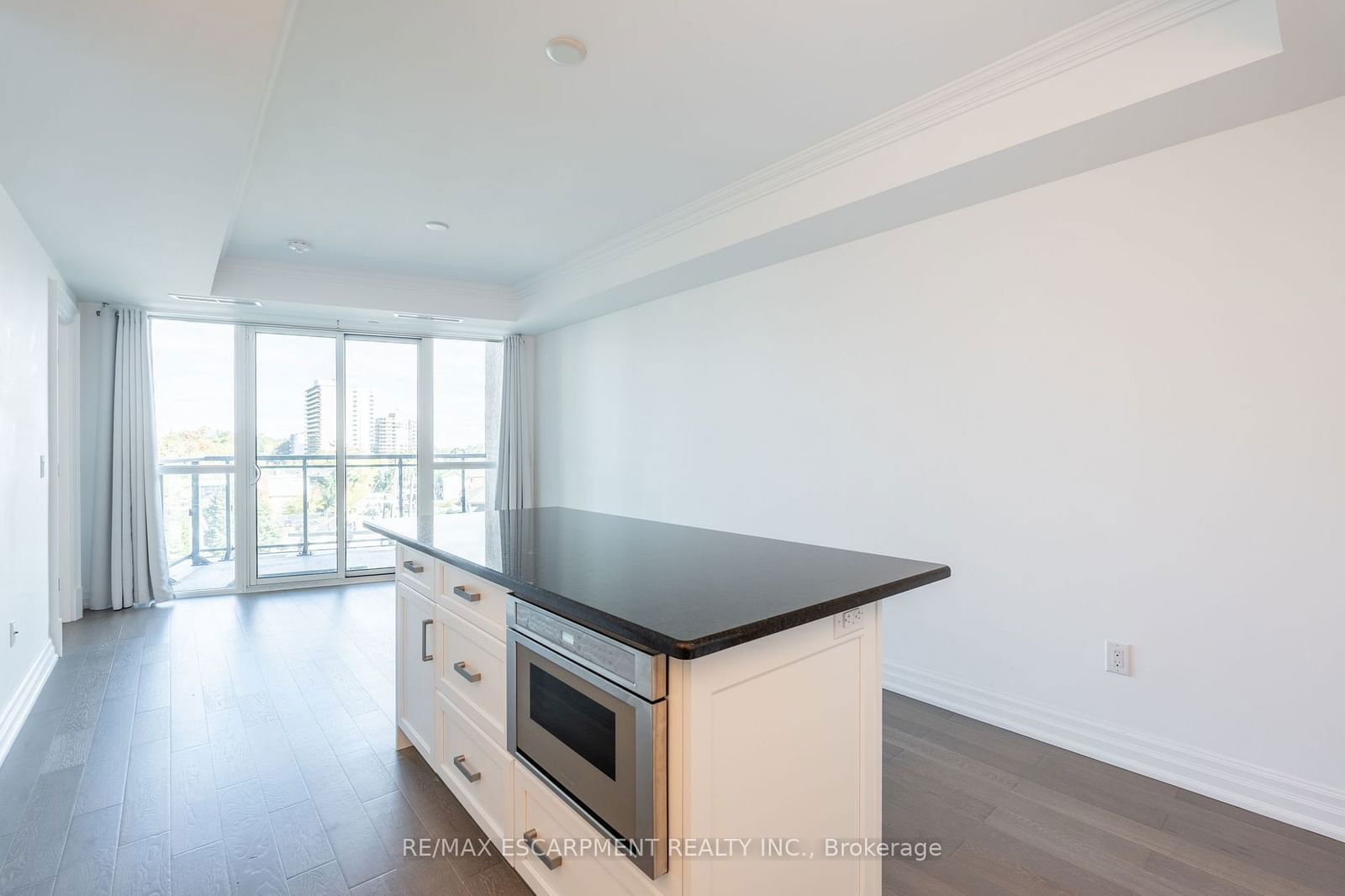 2060 Lakeshore Rd, unit 406 for sale