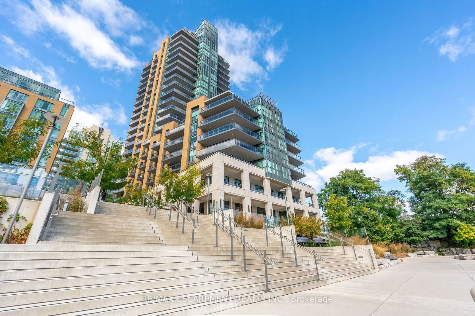 2060 Lakeshore Rd, unit 406 for sale