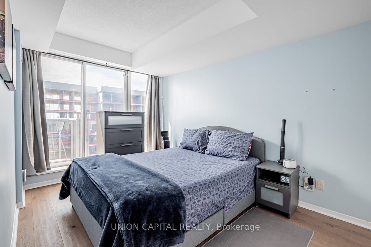 1050 The Queensway, unit 804 for sale