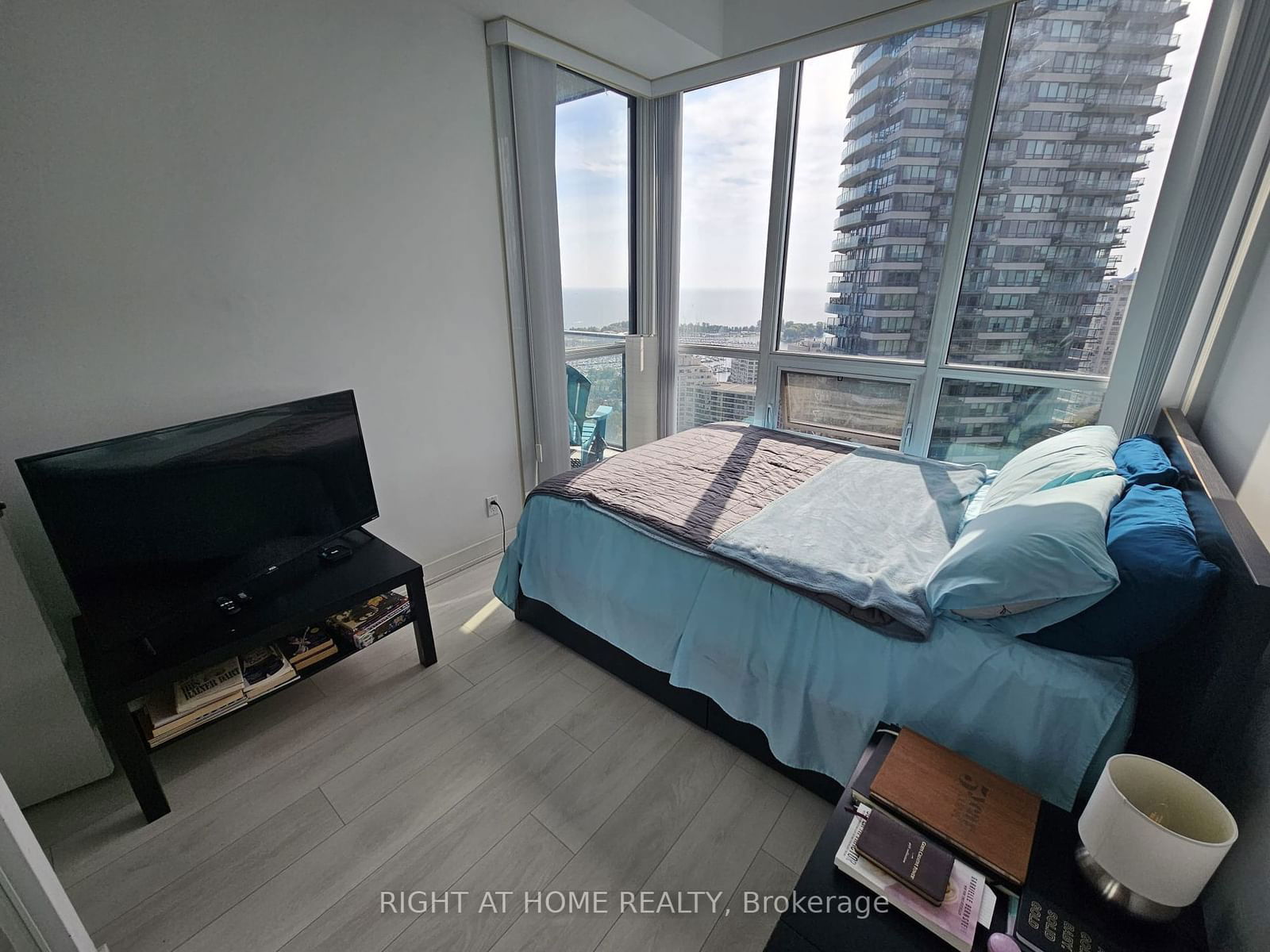 2212 Lakeshore Blvd W, unit 3004 for rent