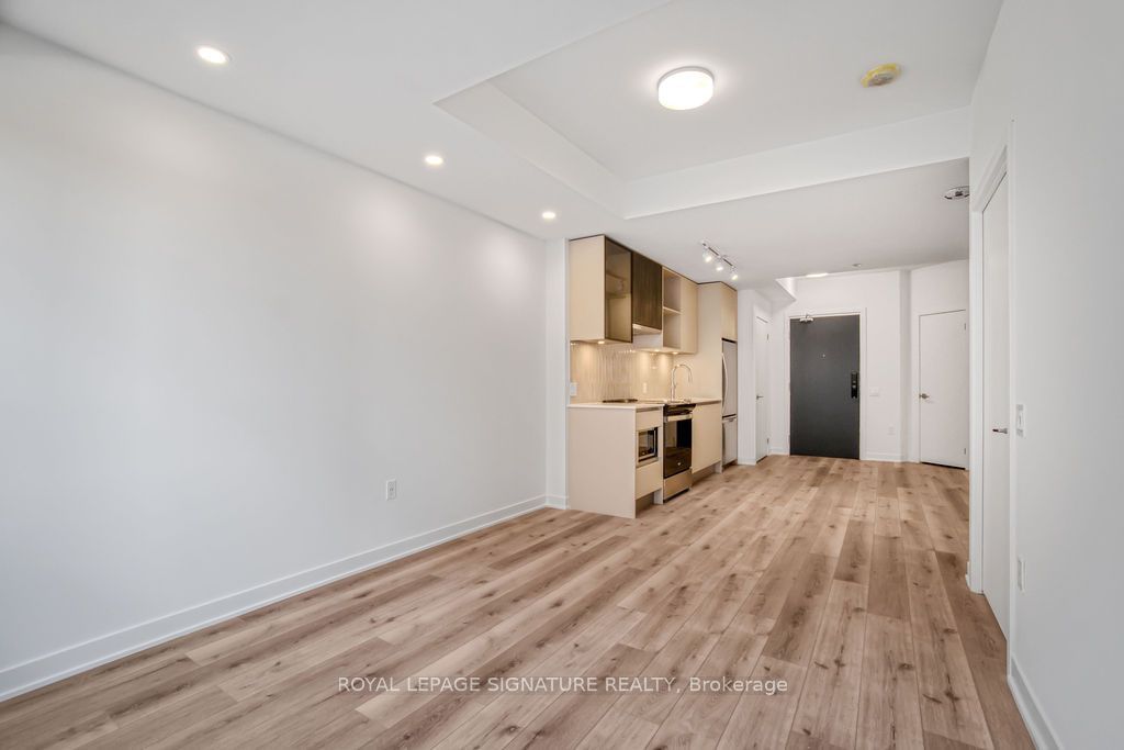 395 Dundas St W, unit 418 for rent