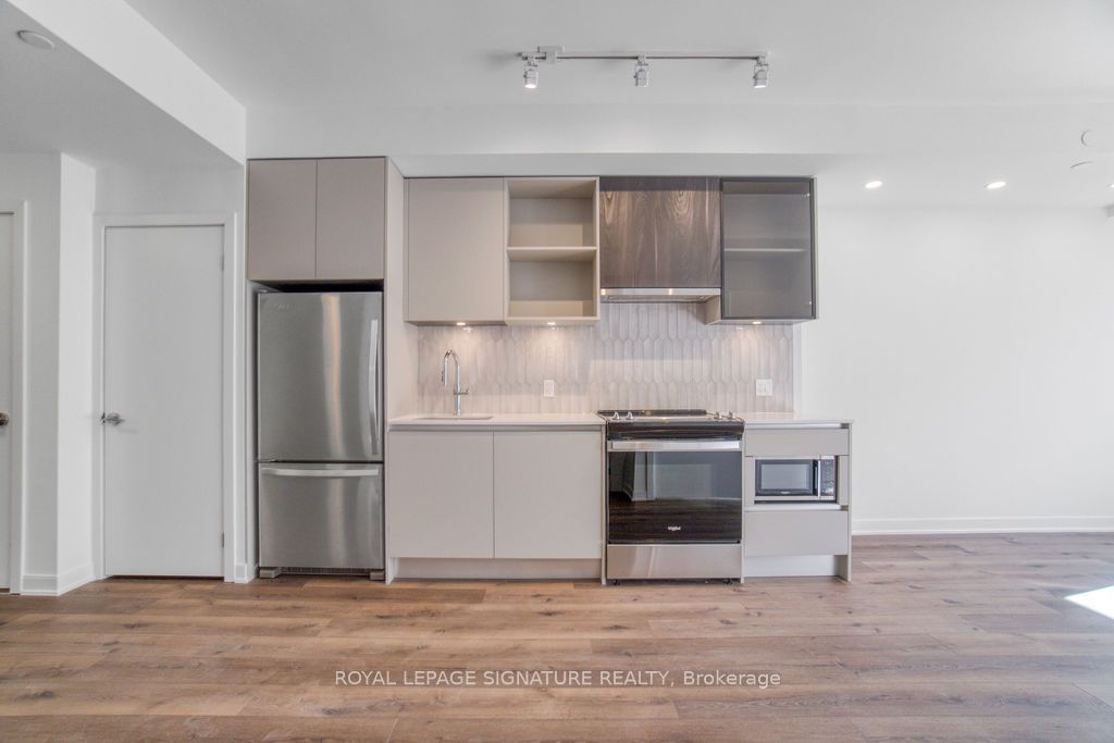 395 Dundas St W, unit 620 for rent