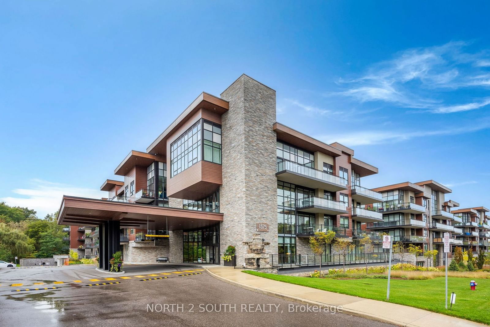 1575 Lakeshore Rd W, unit 418 for sale