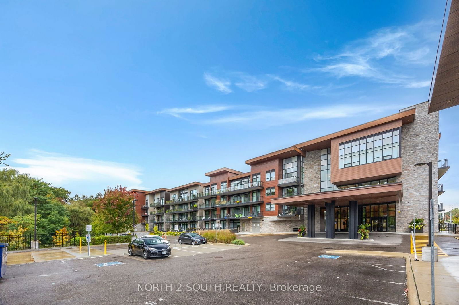 1575 Lakeshore Rd W, unit 418 for sale