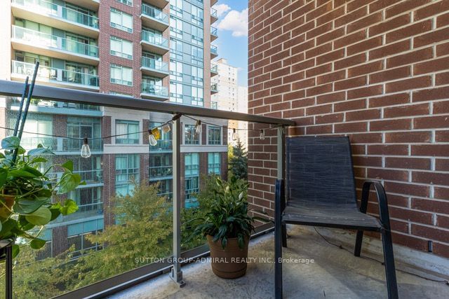 5 Michael Power Pl, unit 407 for sale