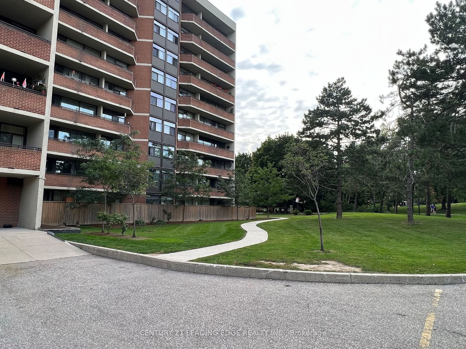 2301 Derry Rd W, unit 205 for rent