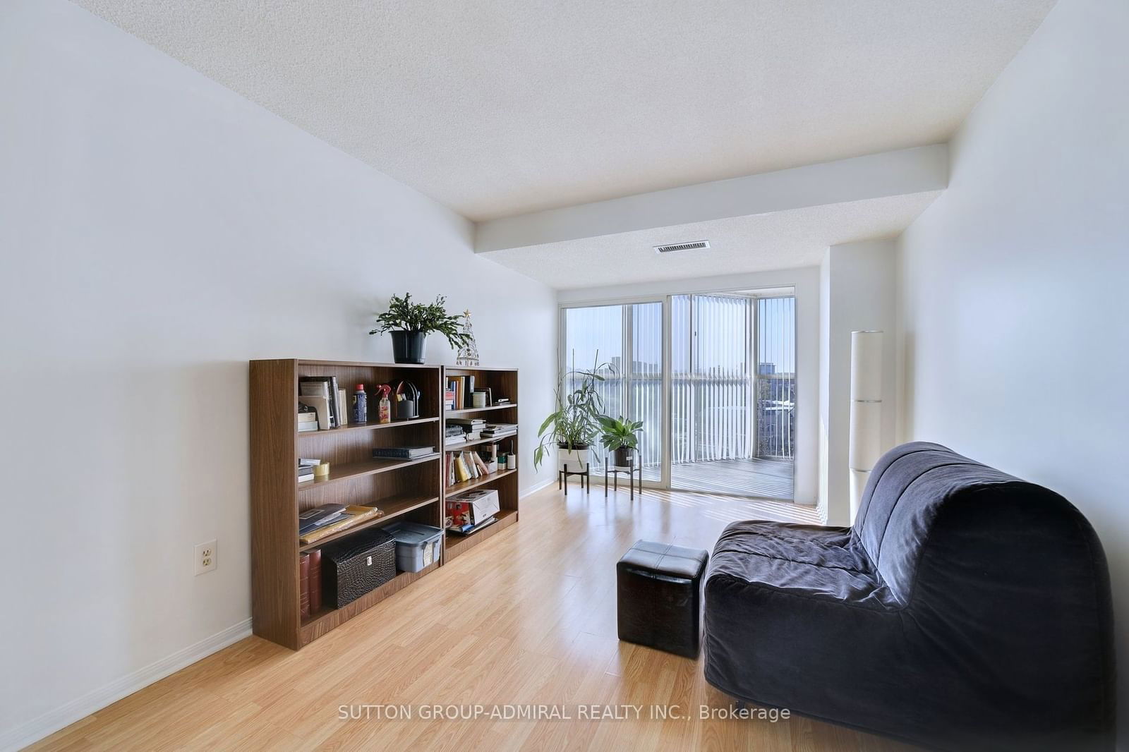 2091 Hurontario St, unit 706 for sale