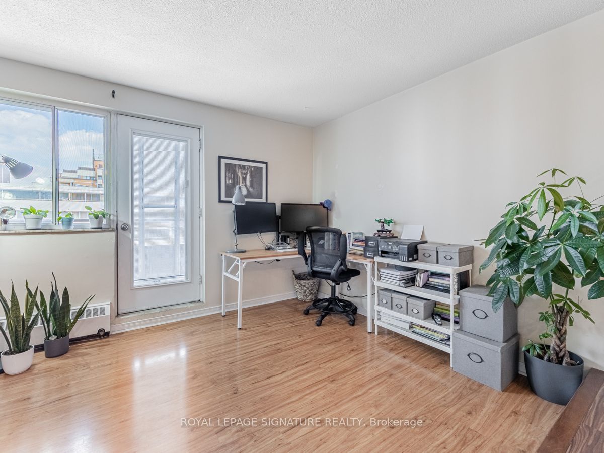 15 Elizabeth St N, unit 804 for rent