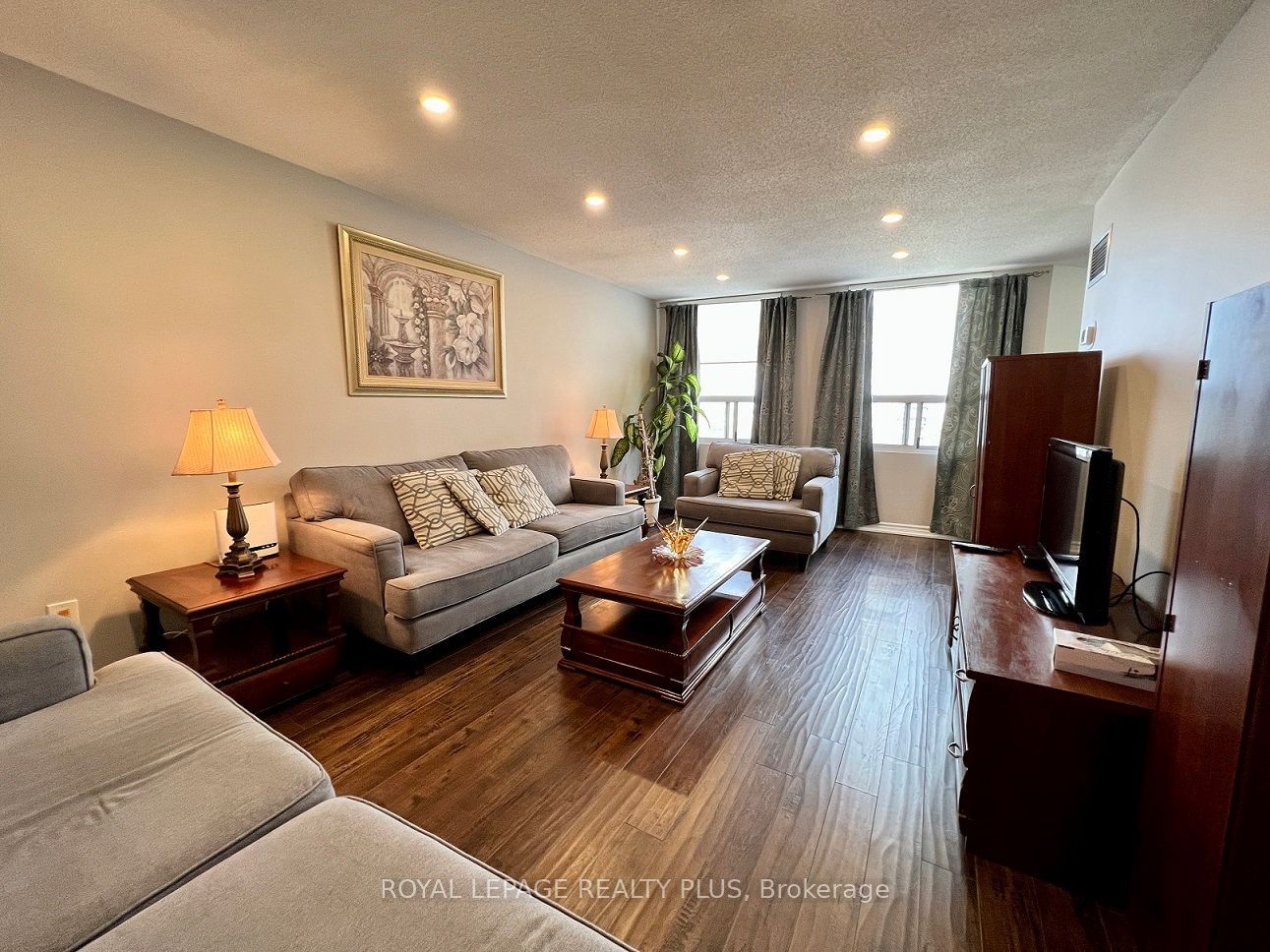 3650 Kaneff Cres, unit PH6 for rent