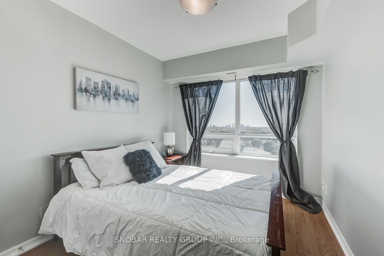 1403 Royal York Rd, unit 1101 for rent