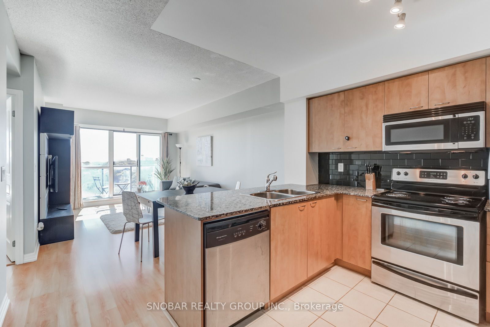 1403 Royal York Rd, unit 1101 for rent