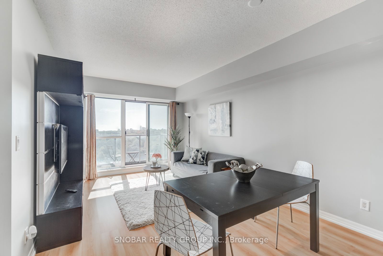 1403 Royal York Rd, unit 1101 for rent