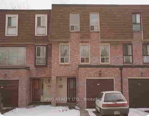 223 Fleetwood Cres for rent 