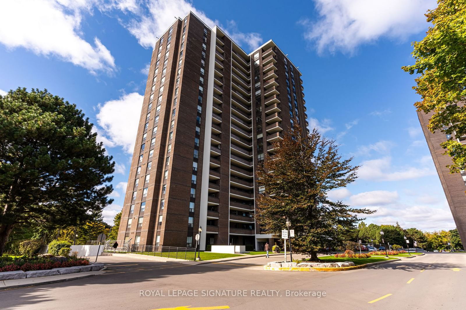 1515 Lakeshore Rd, unit 401 for rent