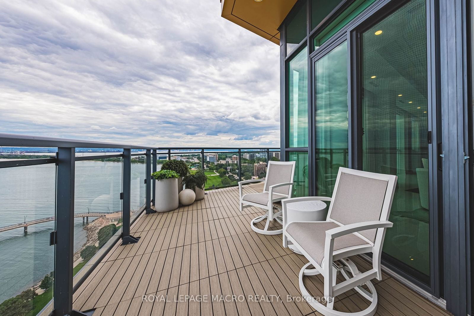 Bridgewater Residences On The Lake, Burlington, Toronto