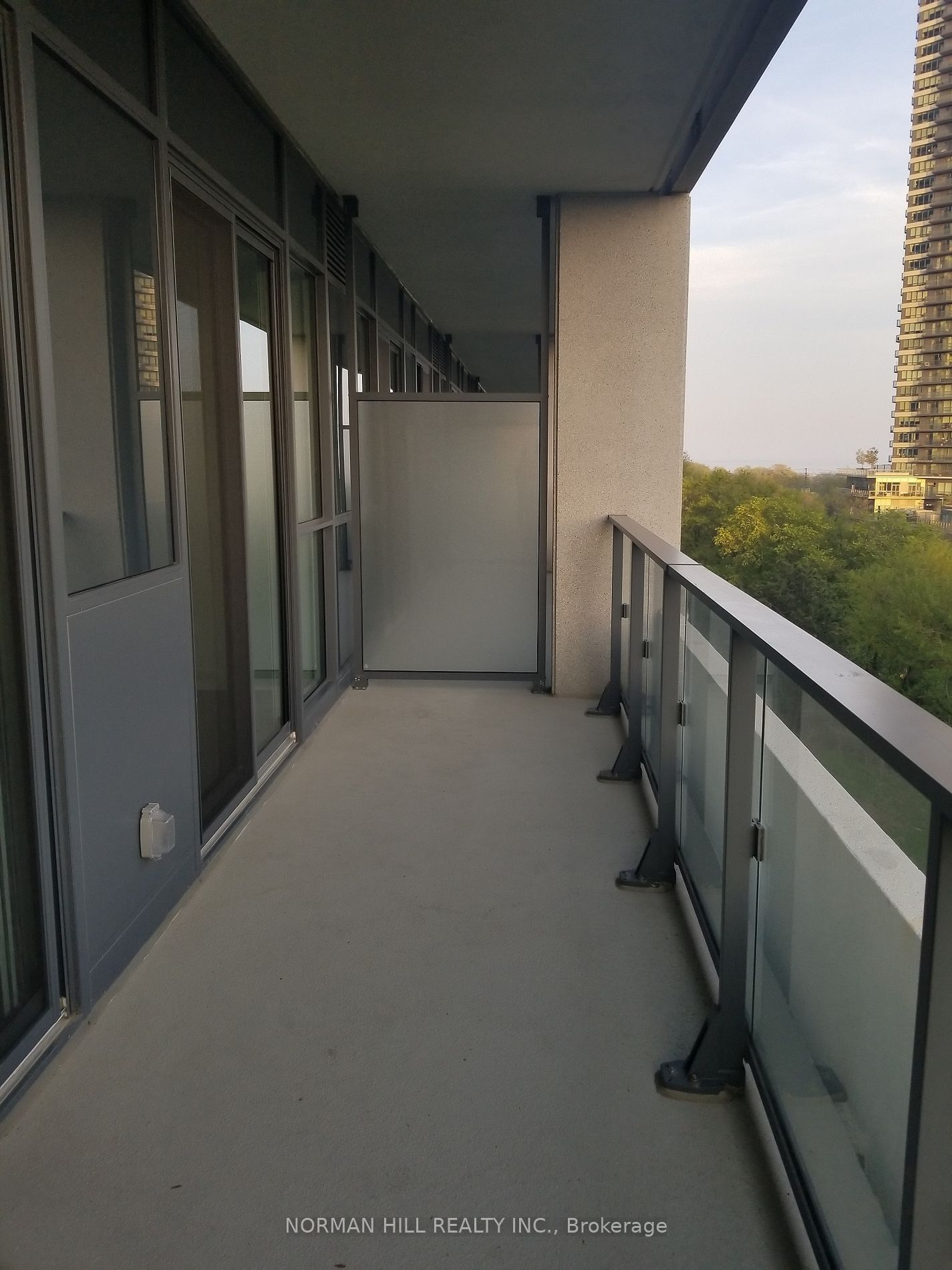 10 Parklawn Ave, unit 612 for rent