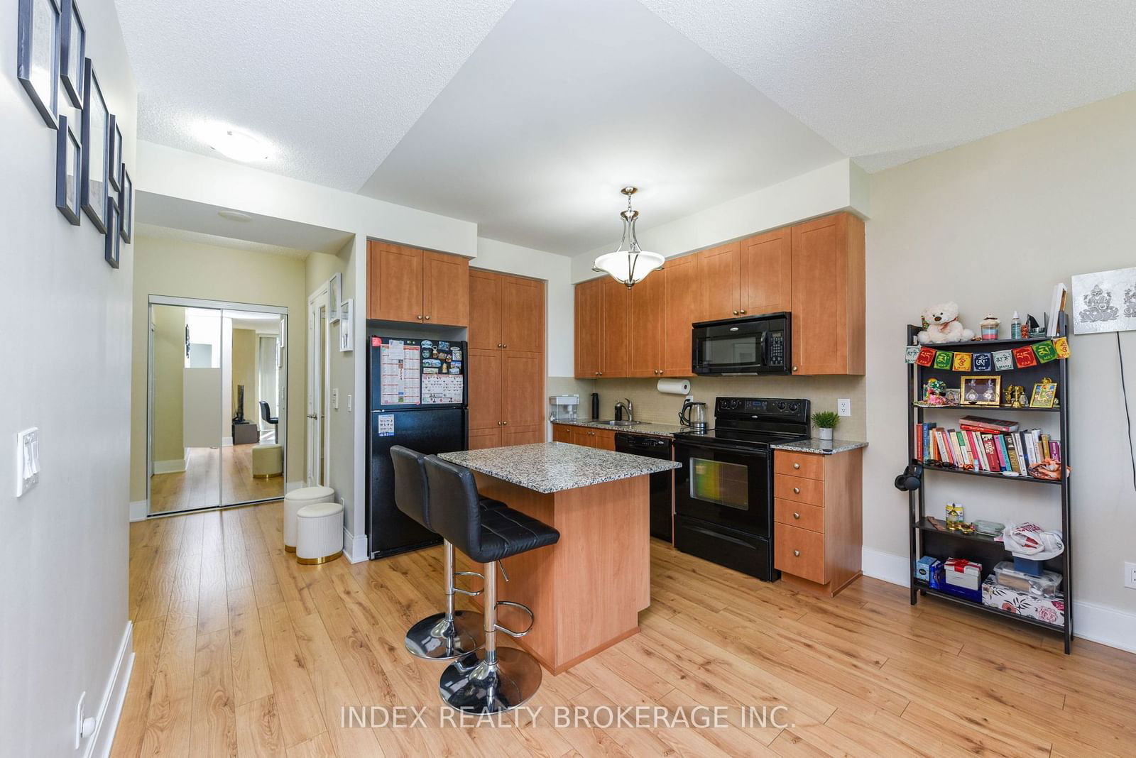 330 Burnhamthorpe Rd, unit 301 for sale