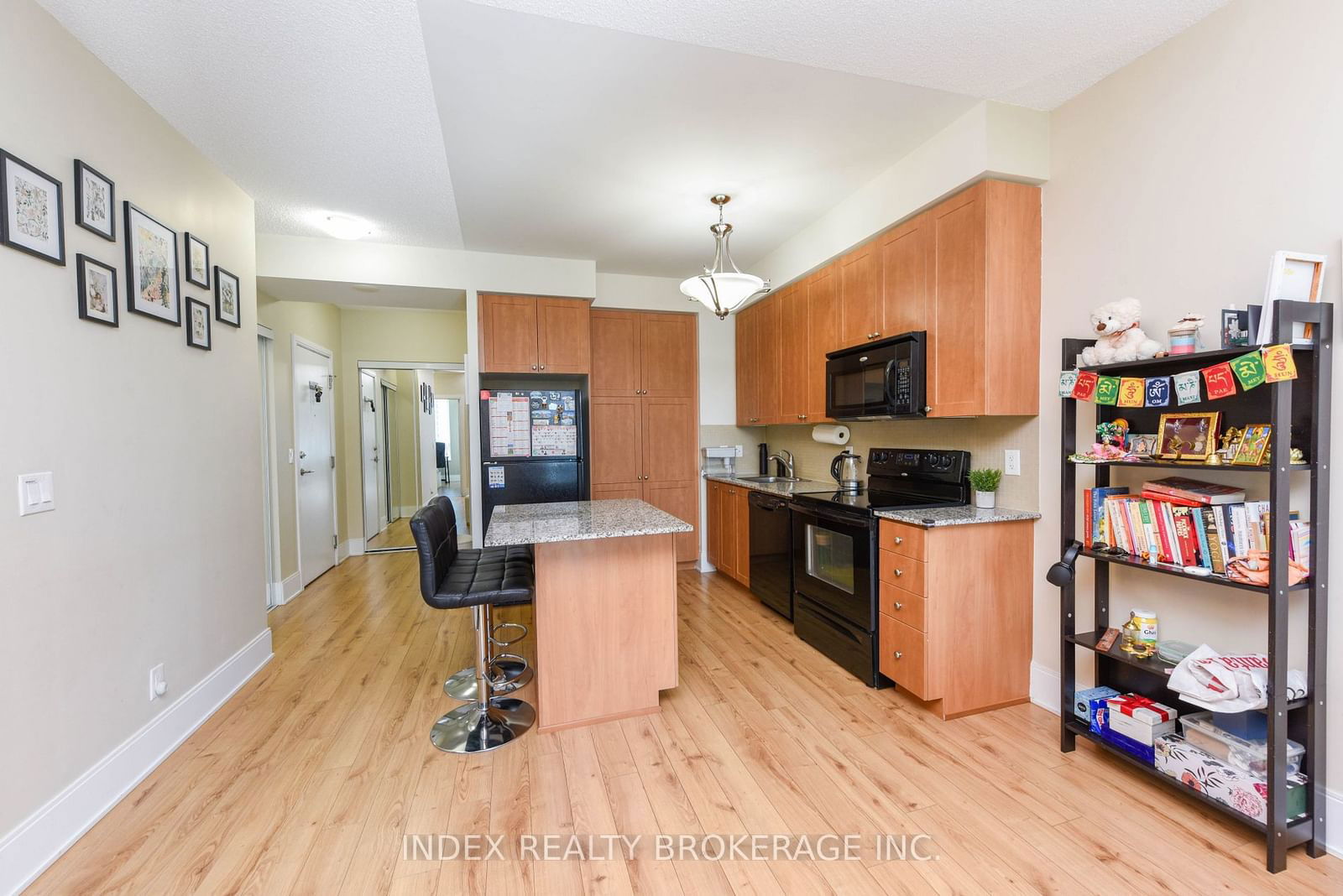 330 Burnhamthorpe Rd, unit 301 for sale