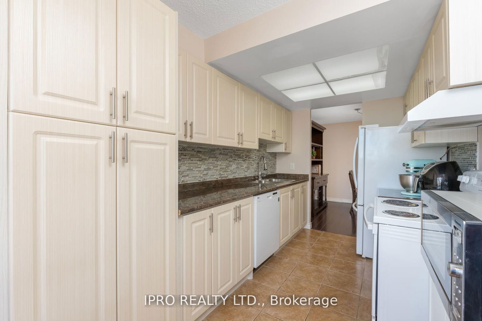 5 Lisa St, unit 805 for sale