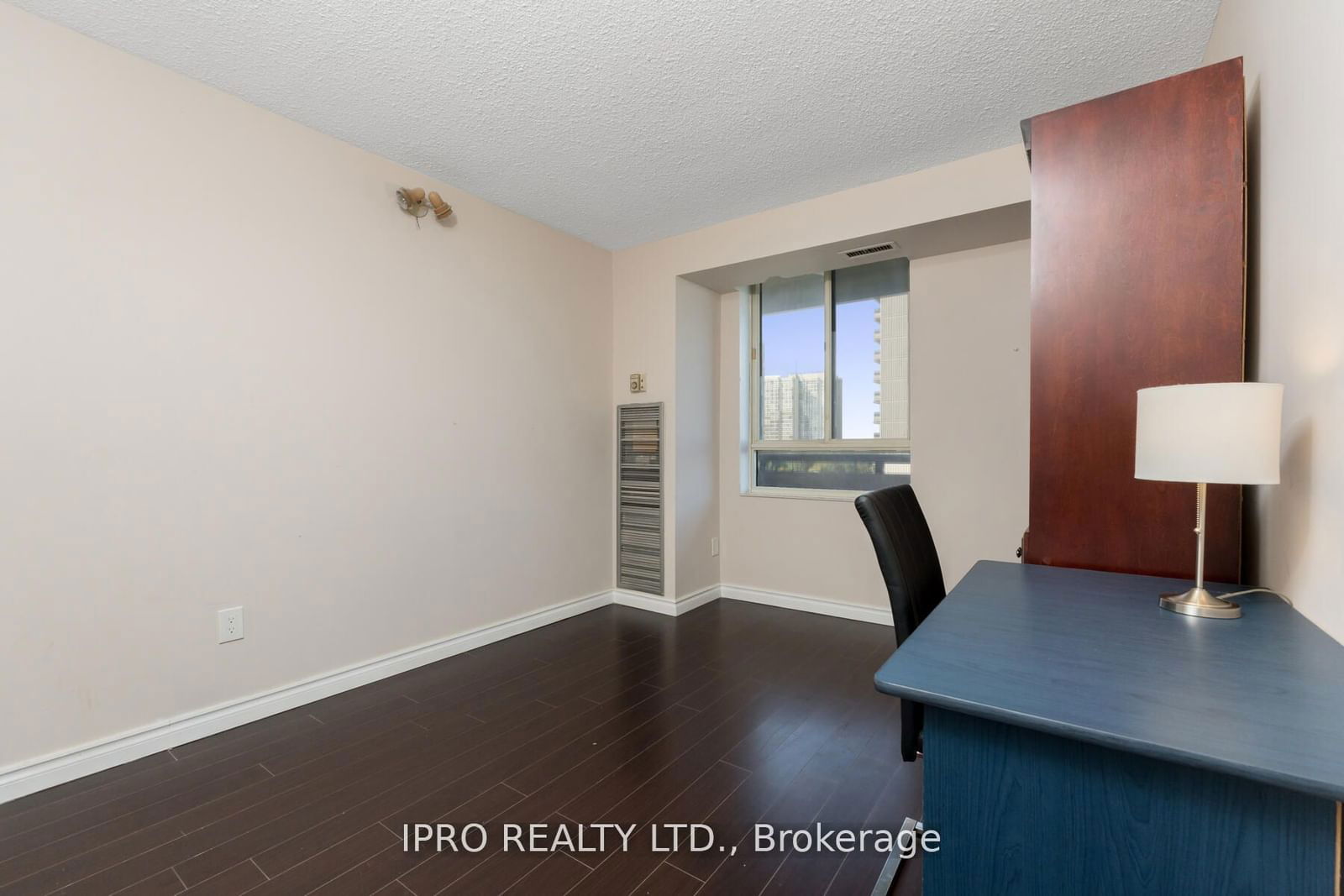 5 Lisa St, unit 805 for sale