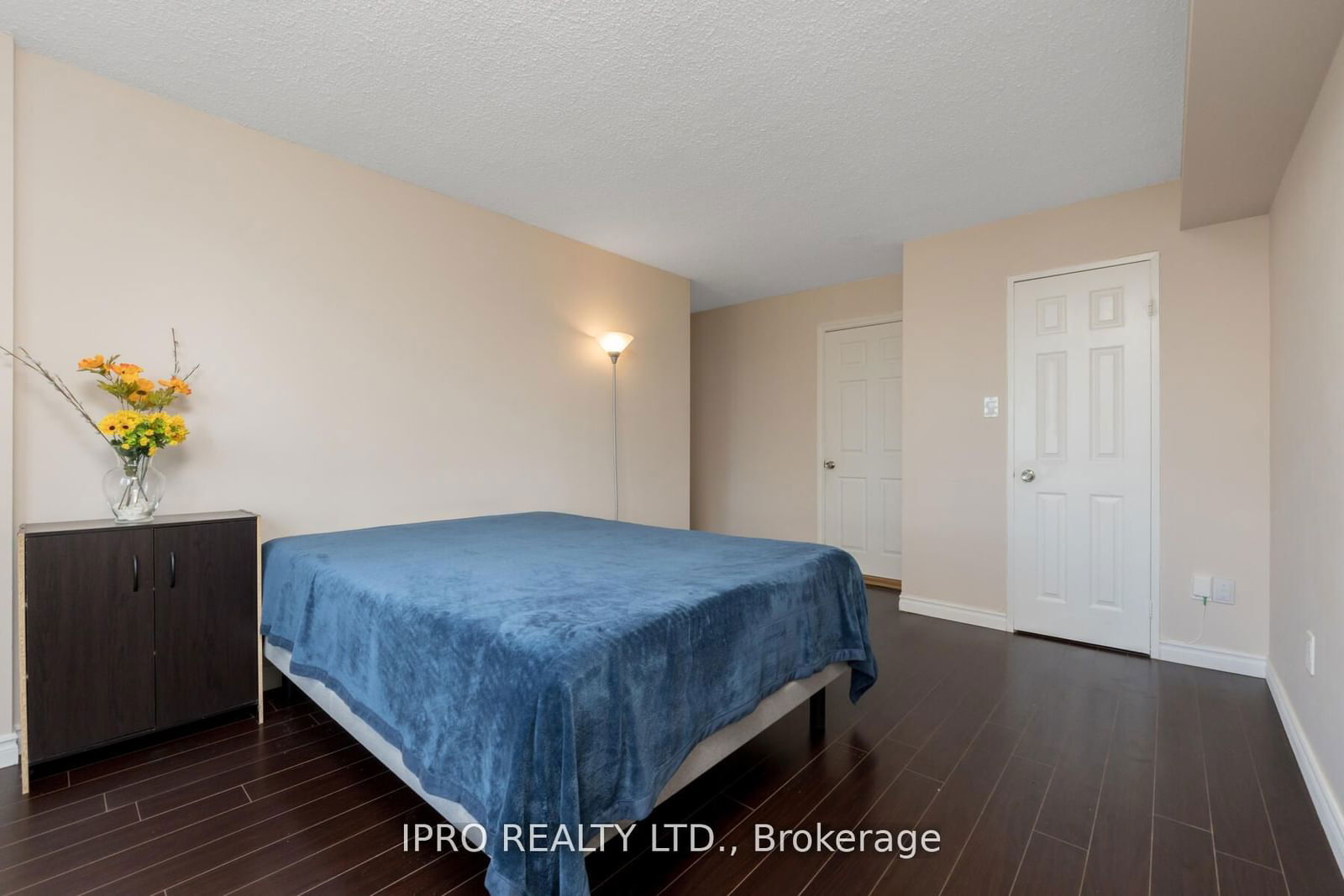 5 Lisa St, unit 805 for sale