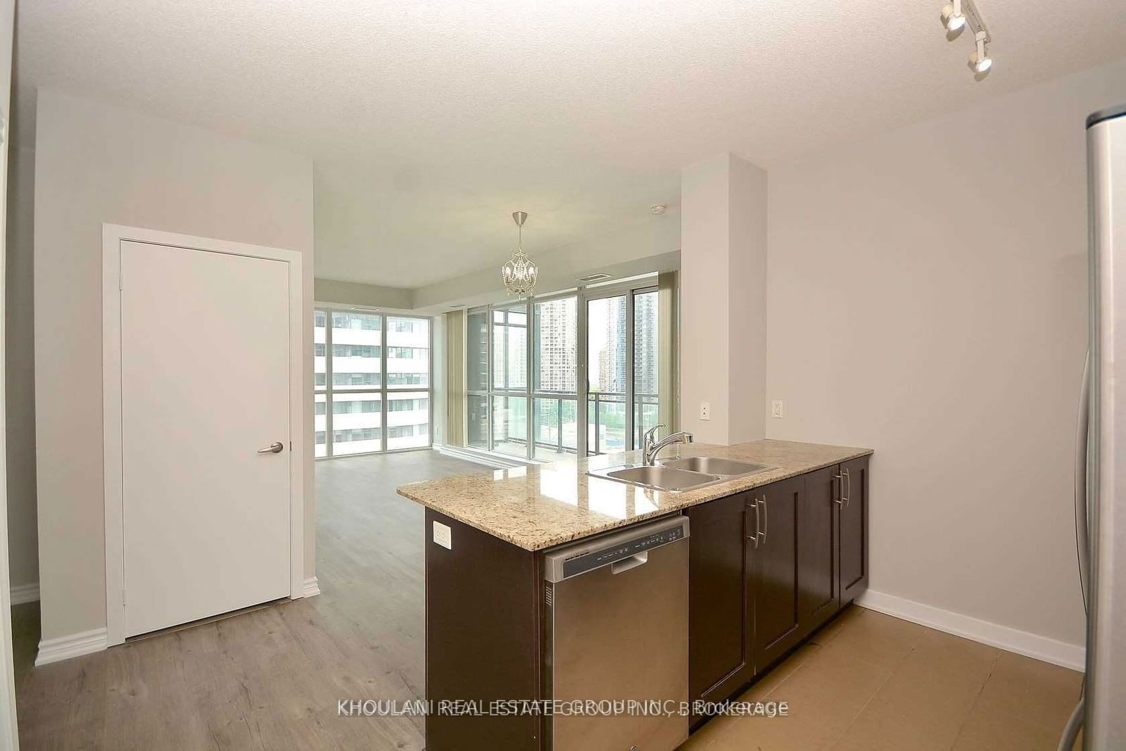 4070 Confederation Pkwy, unit 902 for rent