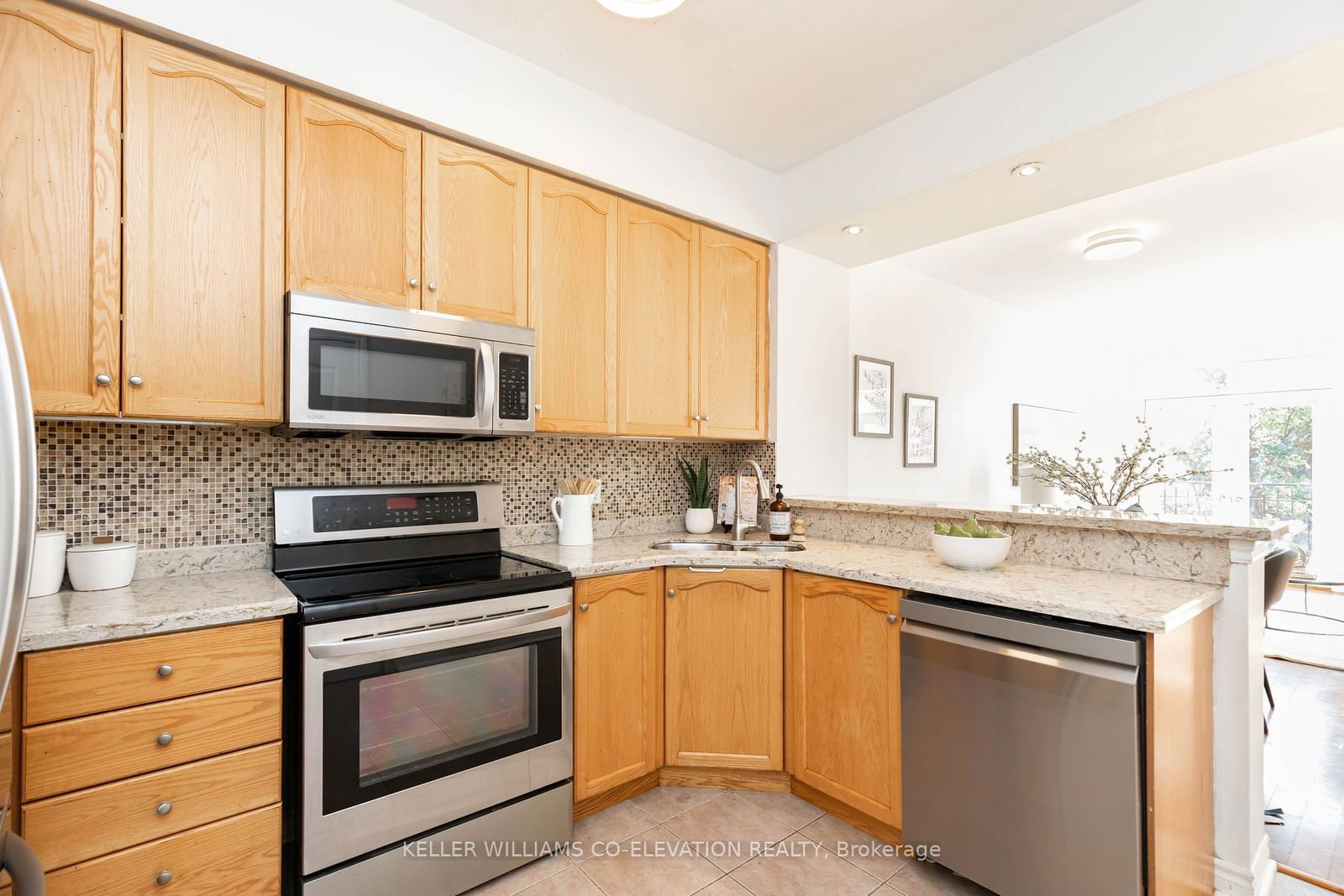 3531 Lake Shore Blvd W, unit 211 for sale