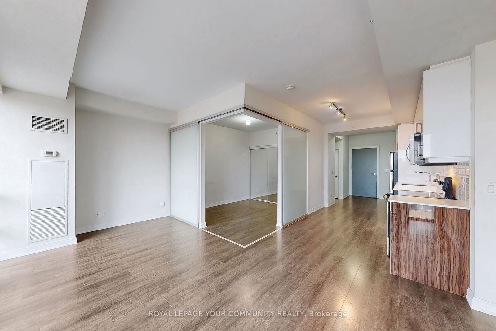 760 The Queensway, unit 510 for rent