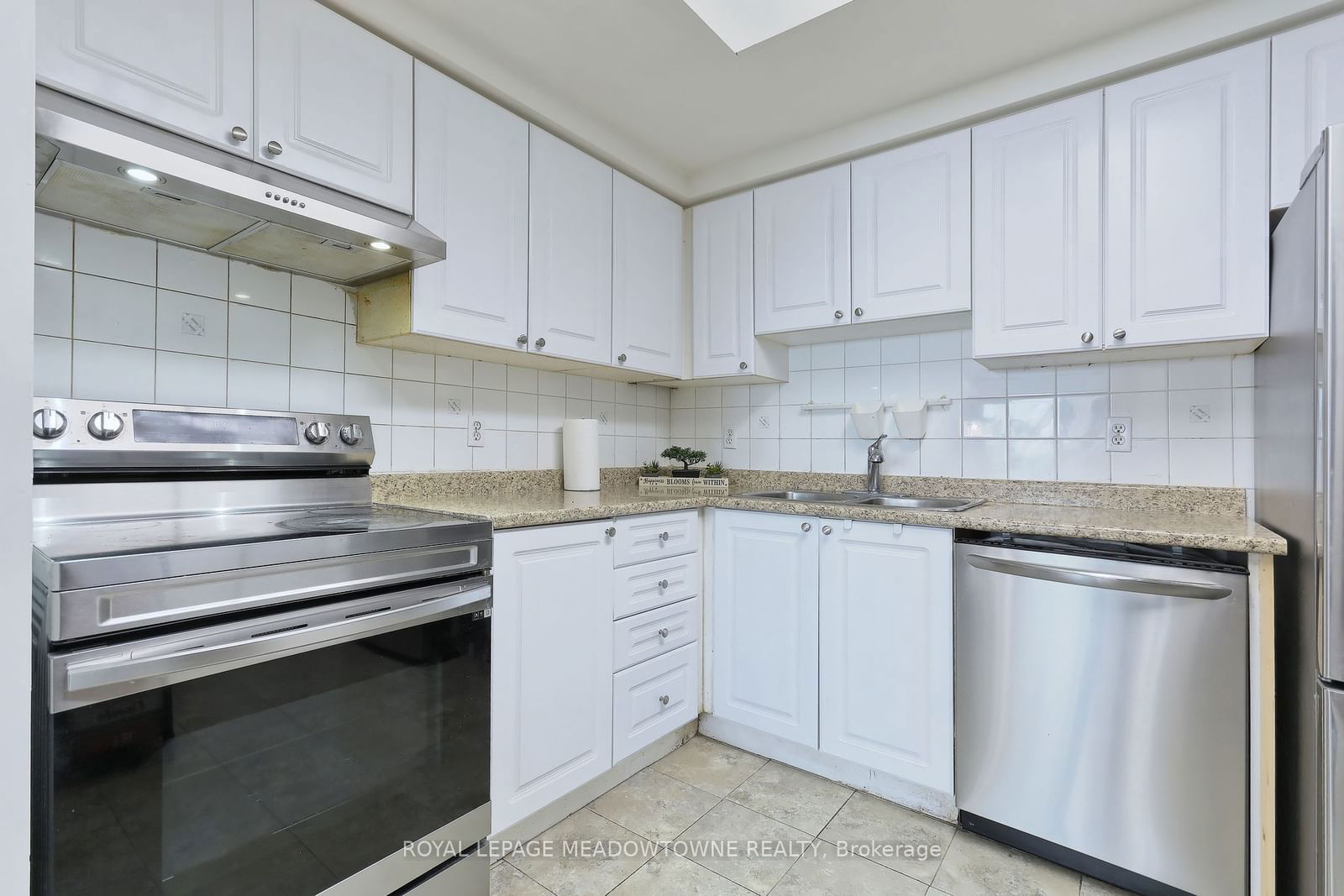 135 Hillcrest Ave, unit 1013 for sale