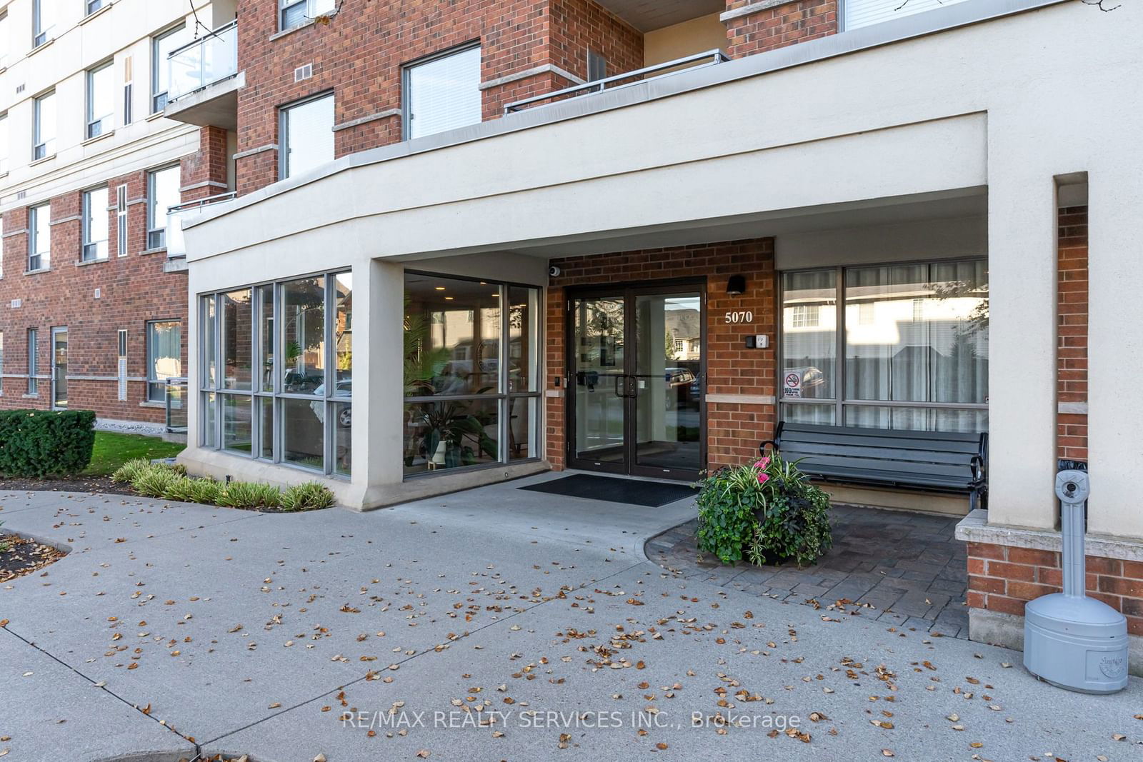 5070 Fairview St, unit 105 for sale