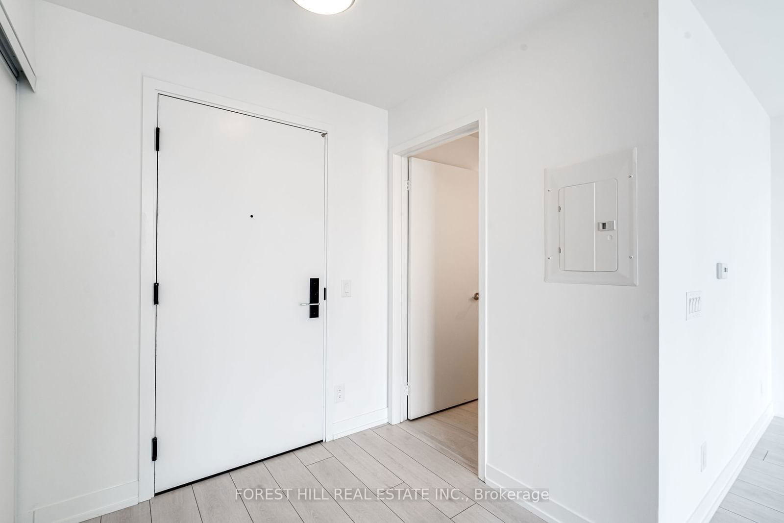 270 Dufferin St, unit 802 for rent