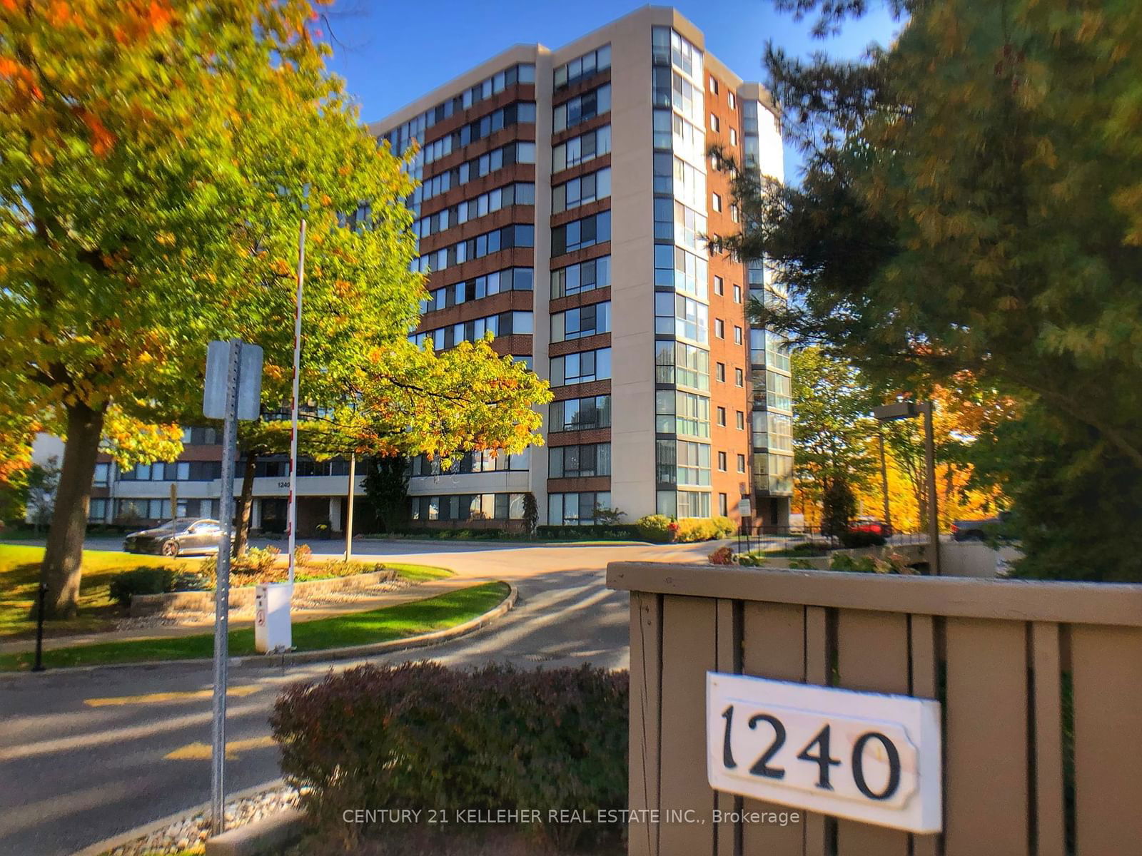 1240 Marlborough Crt, unit 704 for sale