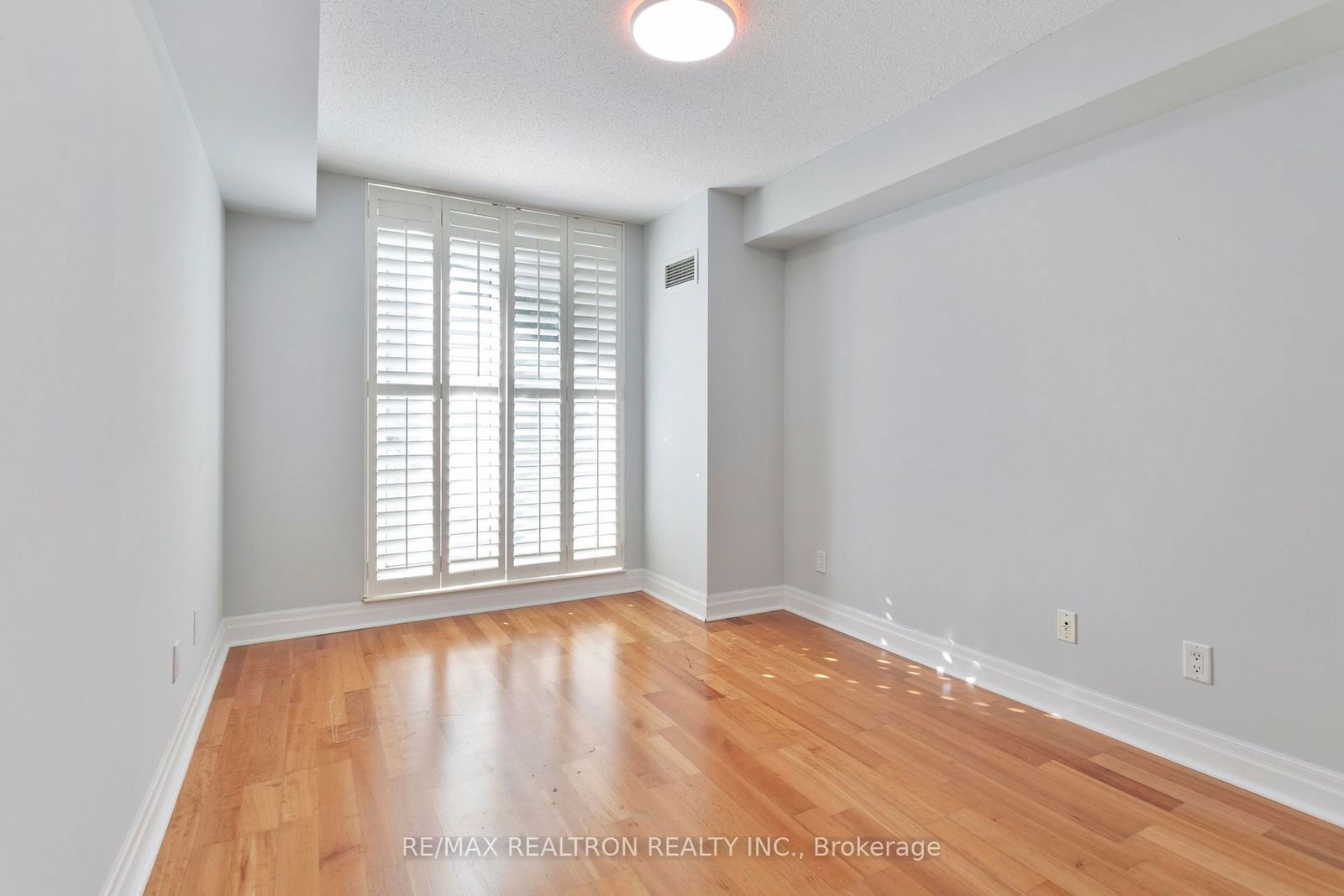 2119 Lake Shore Blvd W, unit 218 for rent