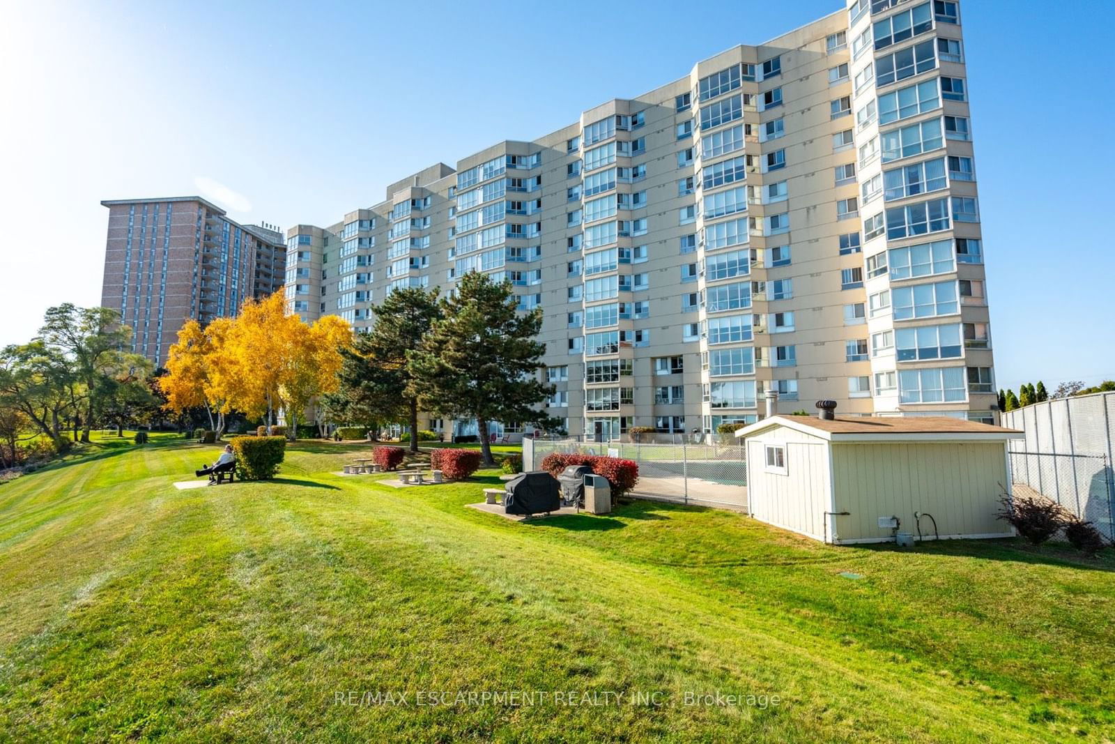 5280 Lakeshore Rd, unit 105 for sale