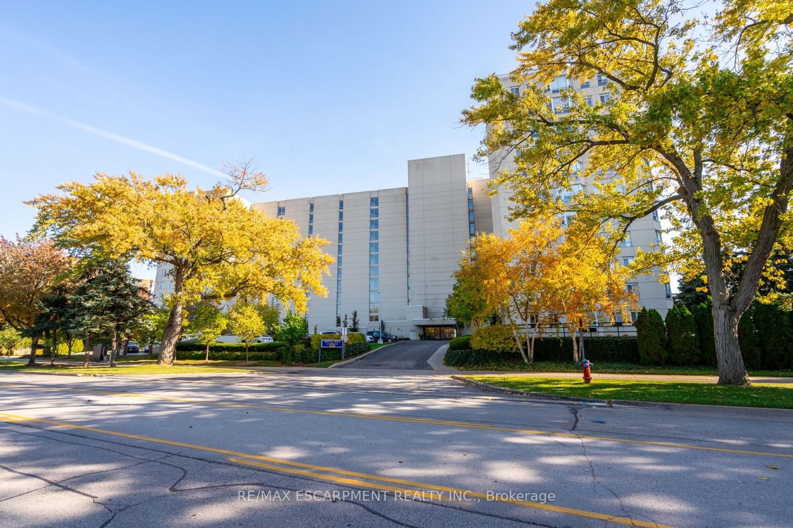 5280 Lakeshore Rd, unit 105 for sale