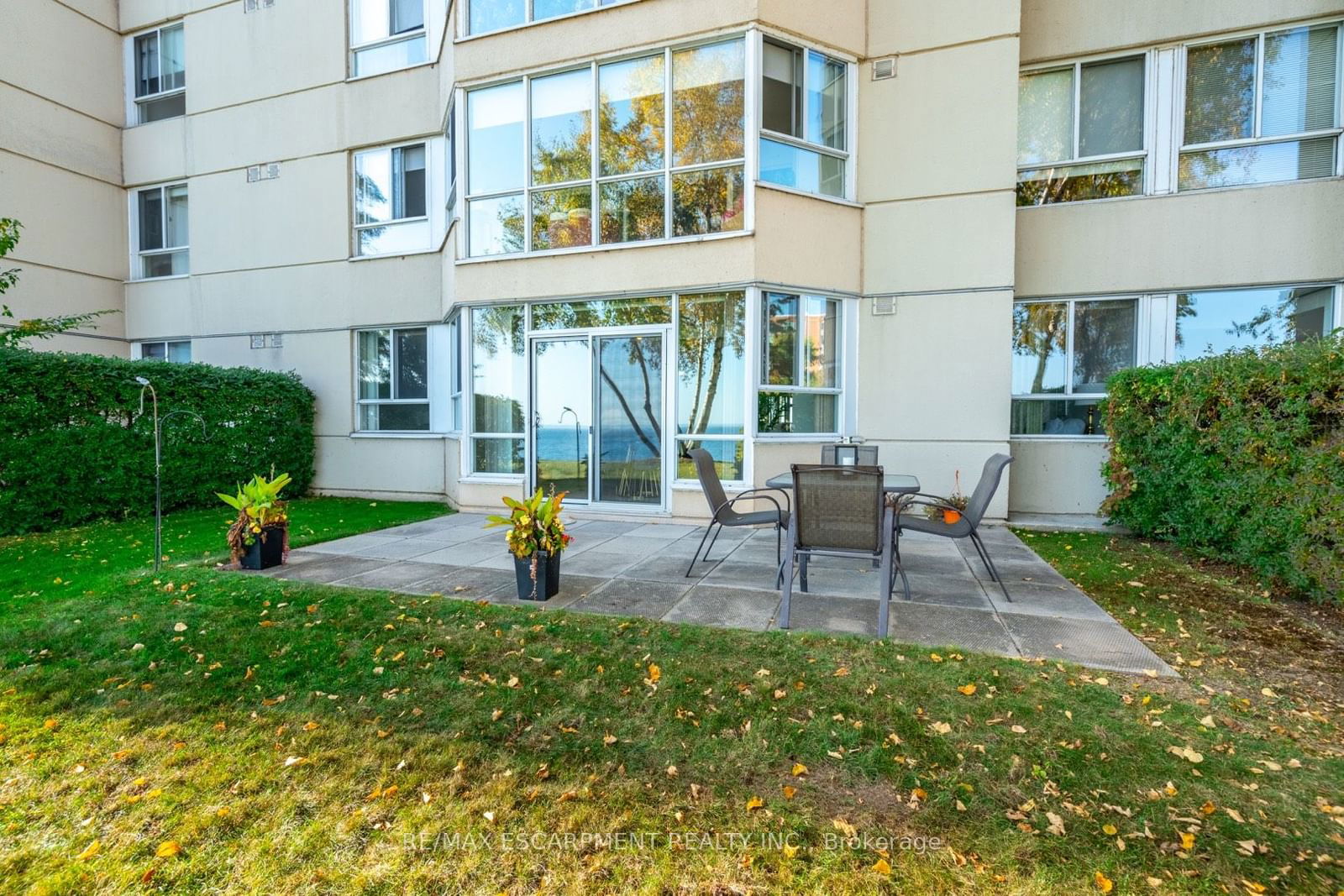 5280 Lakeshore Rd, unit 105 for sale